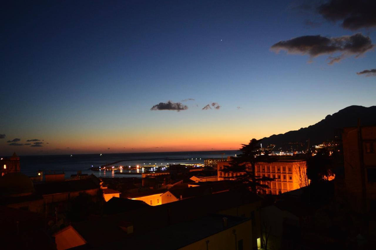 Antica Dimora In Centro Apartment Salerno Luaran gambar